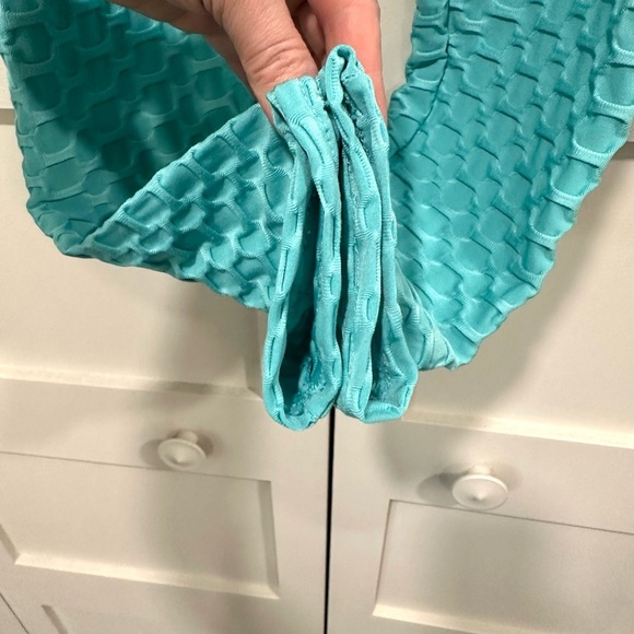 Workout Leggings w/Booty Enhancement - Picture 3 of 8